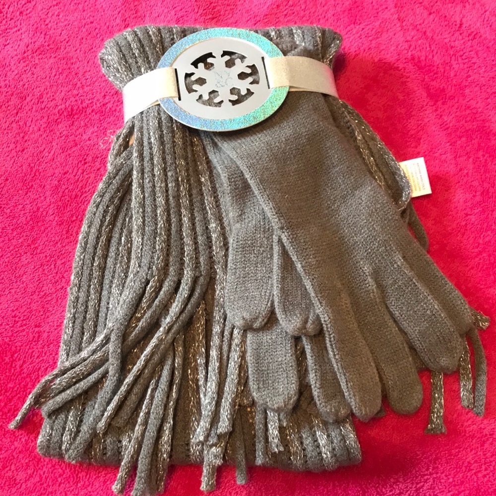 Scarf & Globe Set